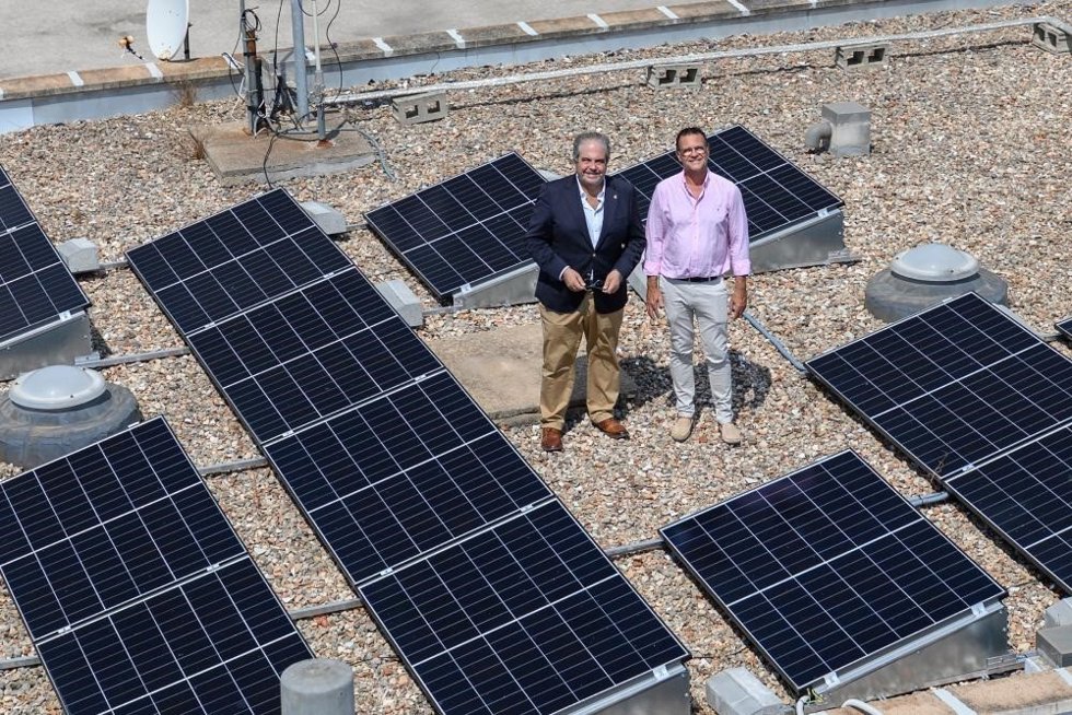 Las nuevas placas solares en el parque de bomberos de Alcudia