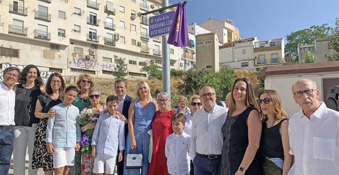 Acto de apertura de la calle dedicada a Luisa Ruiz Higueras.