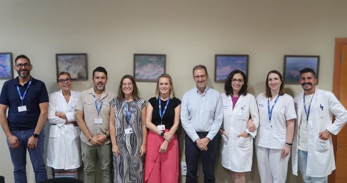 Foto de familia de la Comisión de Seguridad del Paciente del Hospital Vithas de Sevilla.