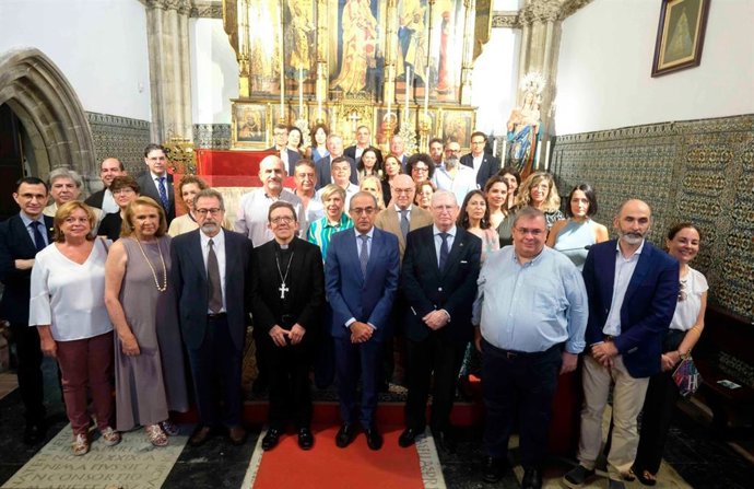 Representantes del equipo de gobierno de la US, en la Capilla de Santa María de Jesús.