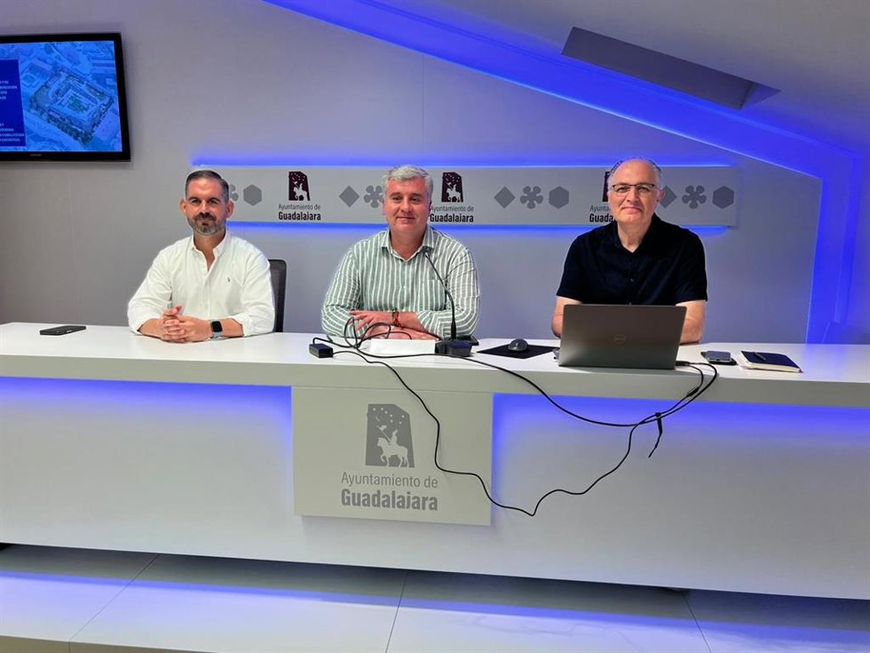 Presentación del proyecto de rehabilitación del Alcázar Real de Guadalajara, en la sala de prensa del Ayuntamiento.