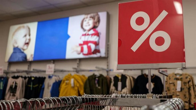 El Gobierno recuerda a consumidores y usuarios sus derechos para afrontar con garantías las rebajas de verano