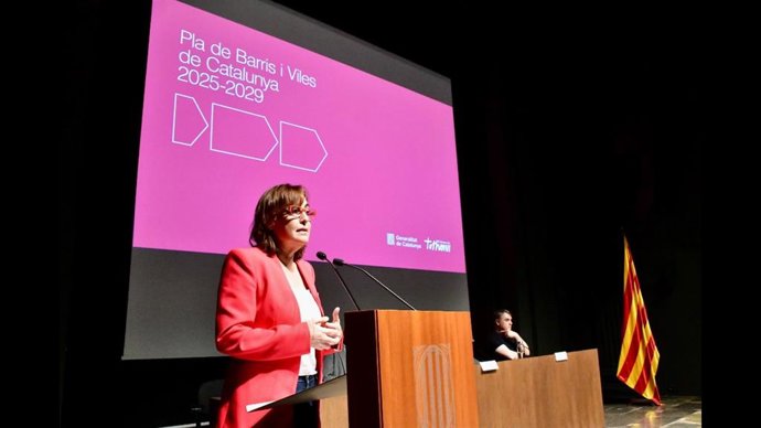 Archivo - La consellera de Territorio, Vivienda y Transición Ecológica, Sílvia Paneque, durante la clausura de la última presentación del Pla de Barris i Viles de Catalunya 2025-2029