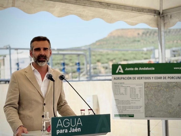 El consejero de Agricultura, Pesca, Agua y Desarrollo Rural, Ramón Fernández-Pacheco.