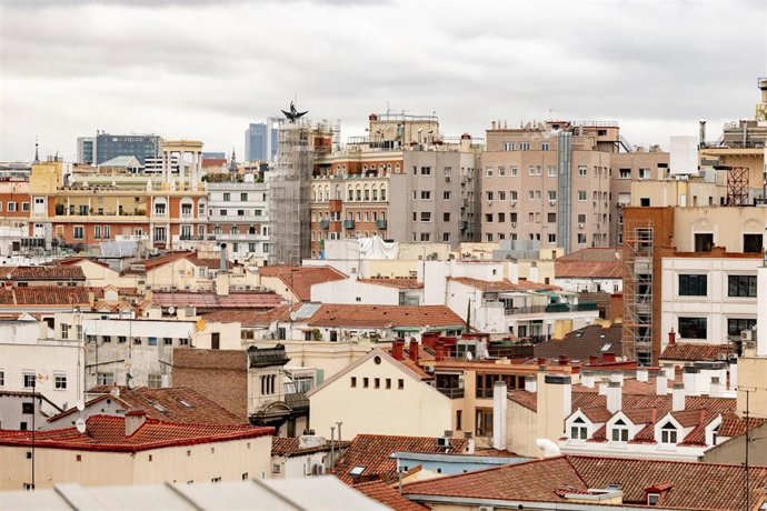 Archivo - Edificios de Madrid vistos desde la azotea del Teatro Real