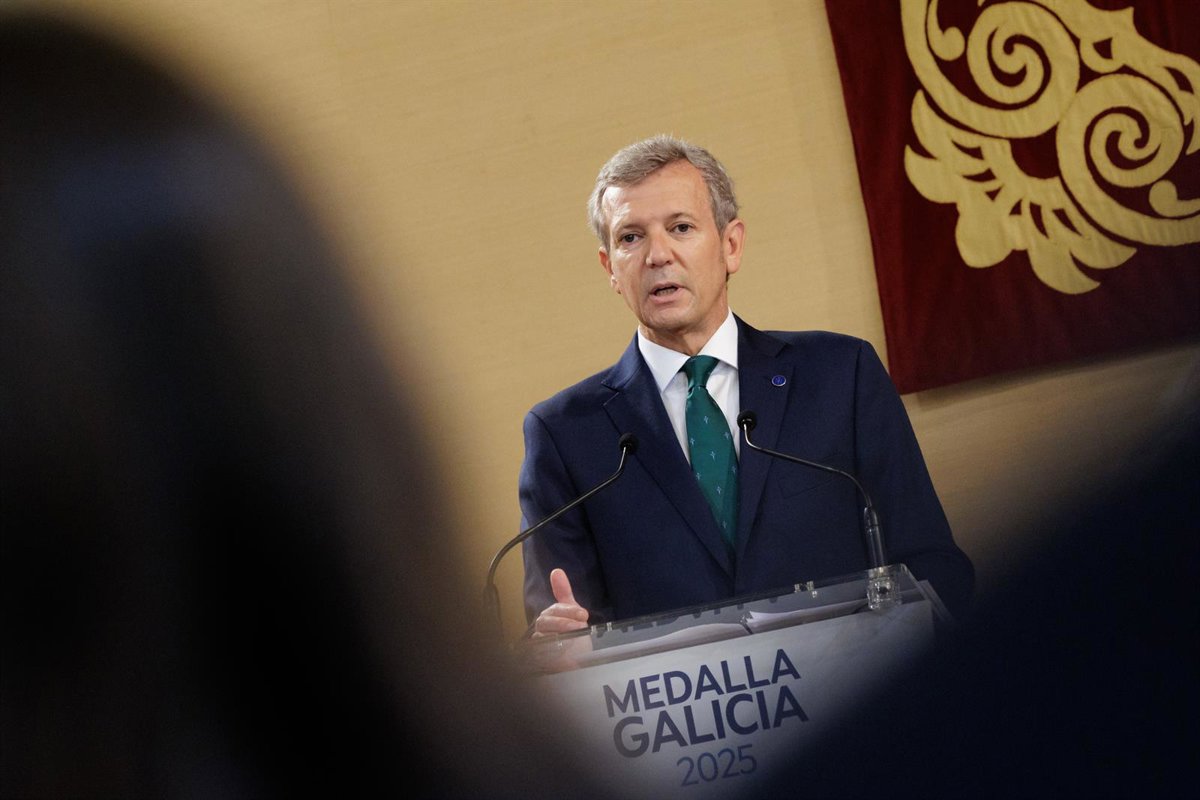 Rueda reivindica avanzar  desde el diálogo y la moderación  en la entrega de la Medalla de Galicia a la princesa Leonor