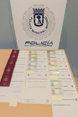 Documentación falsa incautada durante un dispositivo de la Policía Municipal de Madrid