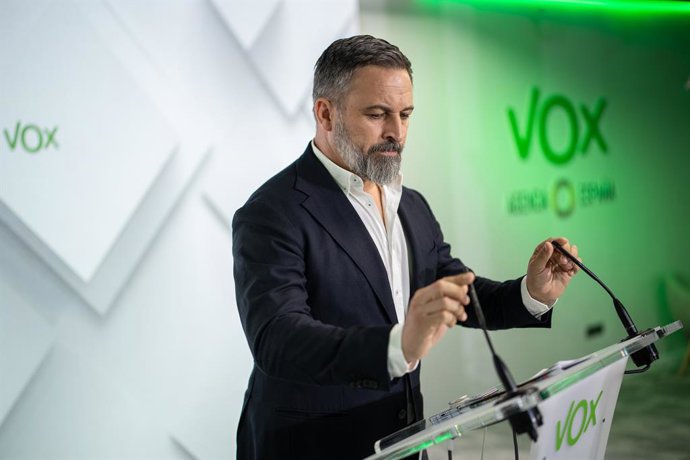 El presidente de VOX, Santiago Abascal, durante una rueda de prensa, en la sede VOX, a 14 de julio de 2025, en Madrid (España). Durante la rueda de prensa, Abascal, ha informado sobre los altercados de las últimas noches en Torre-Pacheco (Murcia) que se h