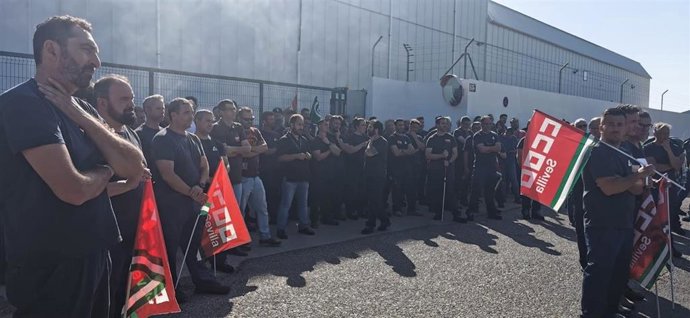 Foto de CCOO de Sevilla durante los paros en Alestis.