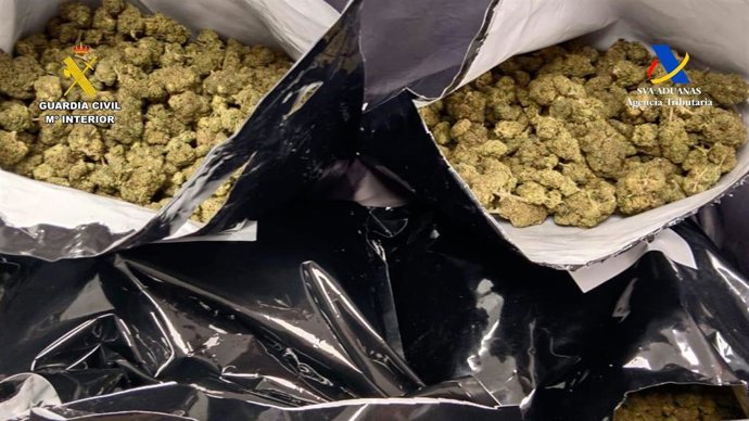 Parte de los 4 kilos de marihuana incautados a un pasajero en el aeropuerto de Lanzarote.