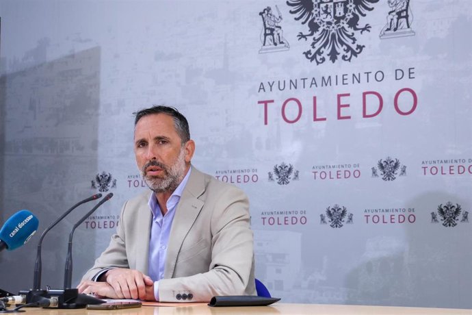 El concejal de Movilidad y Régimen Interior, Iñaki Jiménez ha presentado hoy el contenido del proyecto de Zona de Bajas Emisiones en la ciudad de Toledo.