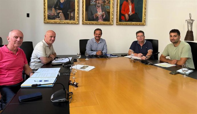El conseller insular de Presidencia, Toni Fuster, se reúne con representantes de Asaja Baleares para abordar la futura ley de la Serra de Tramuntana