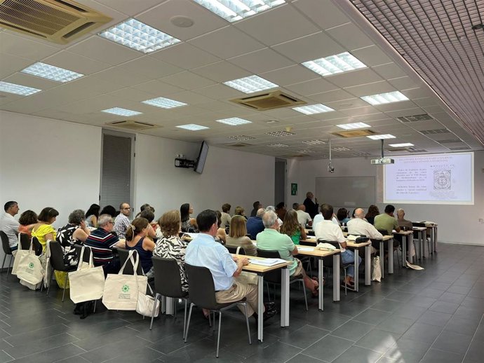 Ponencia de Manuel Infante Escudero en los cursos  'Del Terruño a la mesa: vinos y vinagres del condado de Huelva con sabor a Doñana' en los cursos de verano 2025 de la UNIA