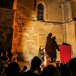 La capital del Alto Aragón celebra esta semana la ruta teatralizada 'Huesca es leyenda'.