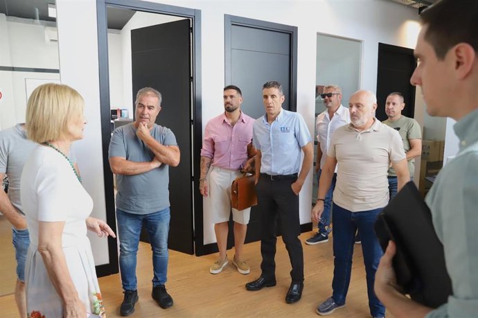 García-Pelayo con el comité de empresa de los autobuses urbanos.