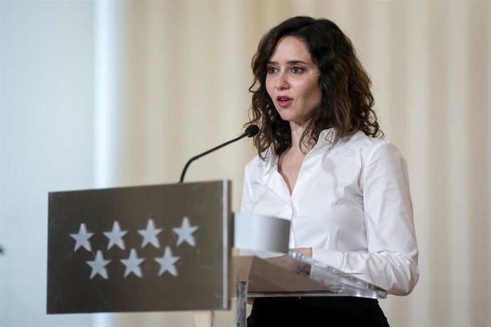 Archivo - La presidenta de la Comunidad de Madrid, Isabel Díaz Ayuso, ofrece una rueda de prensa