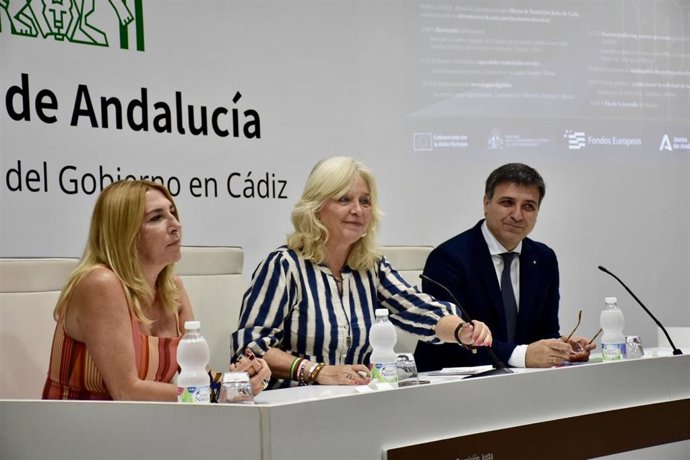 Mercedes Colombo, Cristóbal Sánchez e Inmaculada Olivero en rueda de prensa.