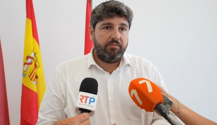 El presidente de la Región de Murcia, Fernando López Miras, ofrece declaraciones tras reunirse con el alcalde de Torre Pacheco, Pedro Ángel Roca