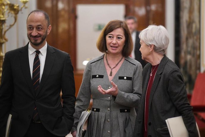 Archivo - Los tres representantes del PSOE en la Mesa del Congreso; el vicepresidente  Alfonso Rodríguez Gómez de Celis, la presidenta Francina Armengol, y la secretaria segunda, Isaura Leal