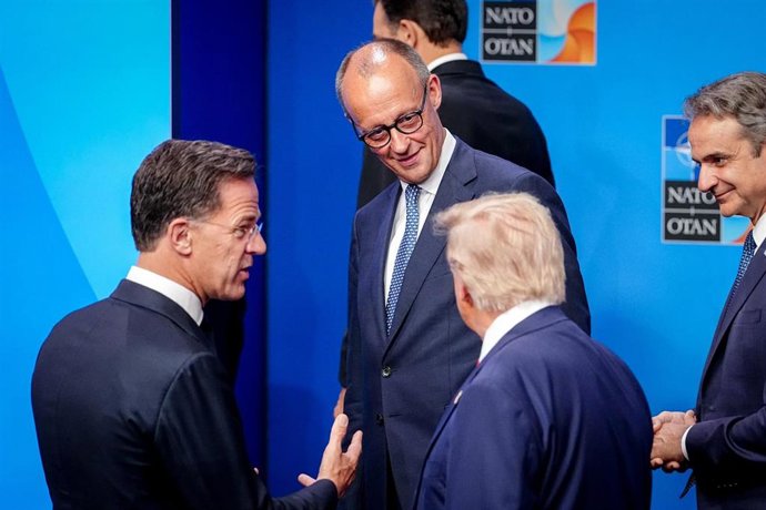 El secretario general de la OTAN, Mark Rutte, junto al presidente de EEUU, Donald Trump, y el canciller alemán, Friedrich Merz.