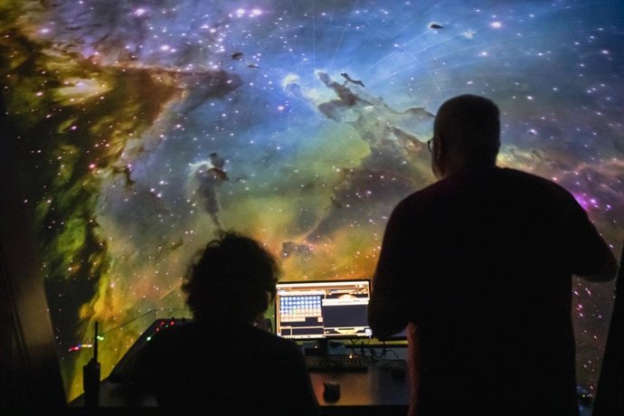 El Hemisfèric celebra los martes y jueves el planetario en directo 'Las Nocturnas de verano'