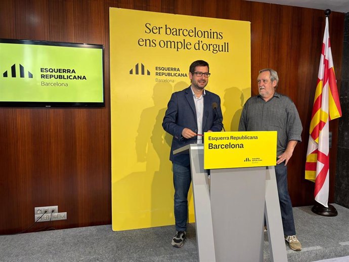 Los portavoces adjuntos de ERC, Jordi Castellana y Jordi Coronas, en rueda de prensa