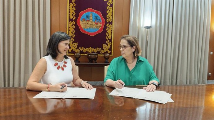 Encarnación Laguna y Blanca Torrent.