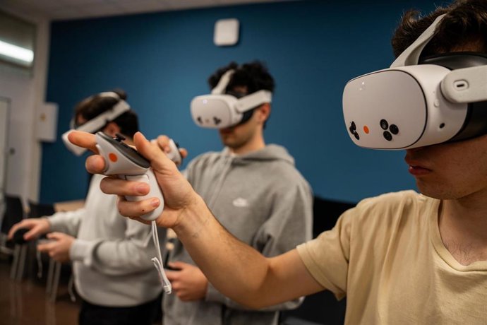 Archivo - Estudiantes en la nueva Aula Infinita de la UPC.