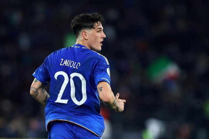 Archivo - El centrocampista Nicolè Zaniolo, con la selección italiana. 