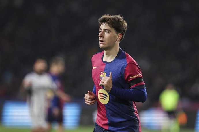 Archivo - Pablo Torre of FC Barcelona looks on during the Spanish league, La Liga EA Sports, football match played between FC Barcelona and CA Osasuna at Estadi Olimpic Lluis Companys on March 27, 2025 in Barcelona, Spain.