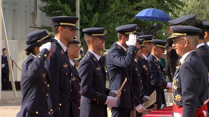 El Rey preside la entrega de despachos en la Academia General del Aire de San Javier