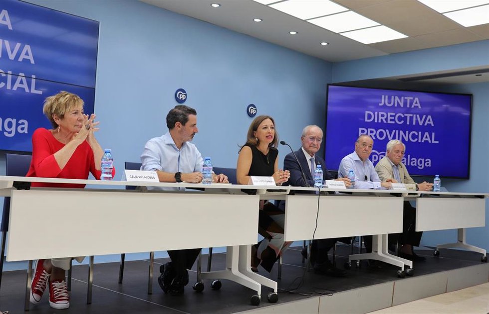 La presidenta del PP de Málaga, Patricia Navarro, ha informado de que la formación ha otorgado el nombre de José María Martín Carpena al salón de actos y sala de prensa de la sede provincial cuando se cumplen 25 años del asesinato del concejal popular