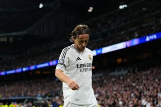 Archivo - Luka Modric of Real Madrid looks down during the UEFA Champions League 2024/25 League Phase MD4 match between Real Madrid CF and AC Milan at Estadio Santiago Bernabeu on November 5, 2024, in Madrid, Spain.
