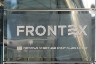 Archivo - May 20, 2024, Warsaw, Poland: The Frontex logo is seen at the high street in Warsaw. The country is expected to experience about 3% economic growth in 2024 driven to large extend by public consumption.