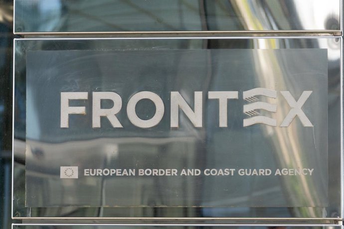 Archivo - May 20, 2024, Warsaw, Poland: The Frontex logo is seen at the high street in Warsaw. The country is expected to experience about 3% economic growth in 2024 driven to large extend by public consumption.