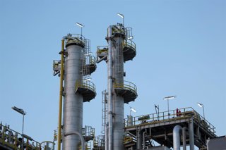 Archivo - BAGHDAD, Oct. 16, 2023  -- This photo taken on Sept. 28, 2023 shows the Halfaya gas processing plant at the Halfaya oil field in Maysan province, Iraq. Chinese energy companies have completed the mechanical work for the first associated gas proc