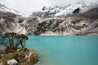 Archivo - Lago glaciar en el Parque Nacional Huascarán (Perú)