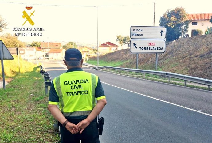 Efectivo de tráfico en la zona donde se dio el alto al vehículo