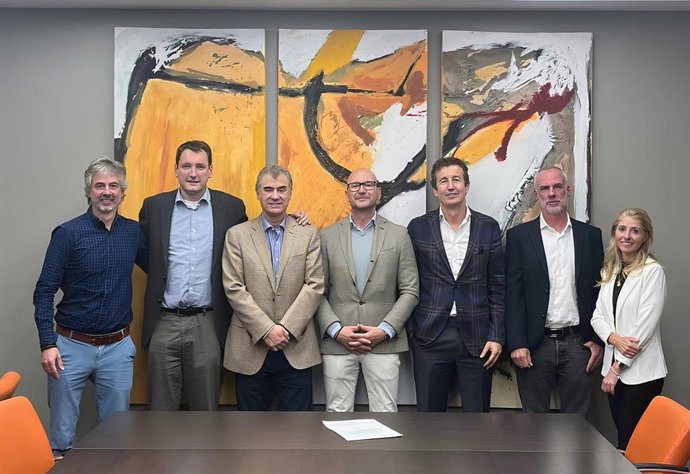 Acuerdo entre Ampere Energy y Bikote Solar