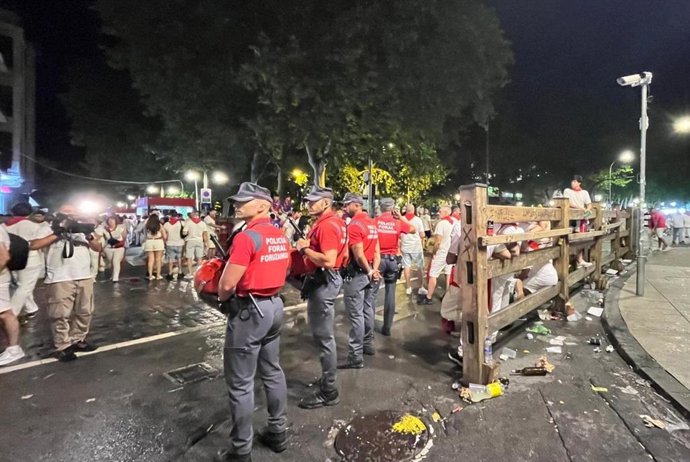 Patrullas de Policía Foral desplegadas en el casco viejo de Pamplona