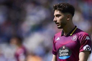 Archivo - Raul Moro of Real Valladolid CF looks on during the LaLiga EA Sports match between Real Sociedad and Real Valladolid CF at Reale Arena on March 29, 2025, in San Sebastian, Spain.