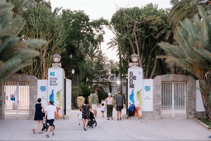 Imagen de archivo del acceso al Hort del Xocolater durante el Festival de Cine de Elche (Alicante)