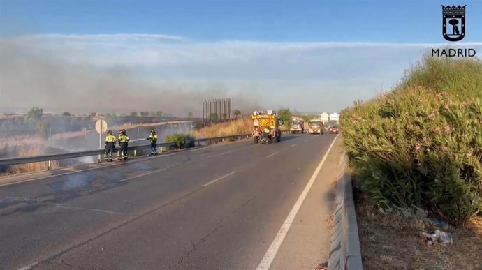 Extinguido un incendio de pastos en la M-40