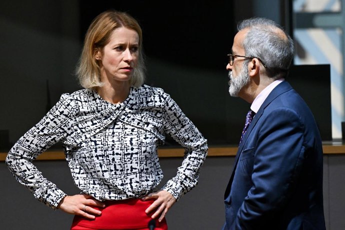 A Alta Representante da UE, Kaja Kallas, com o Ministro das Relações Exteriores de Portugal, Paulo Rangel, na reunião de ministros em Bruxelas.