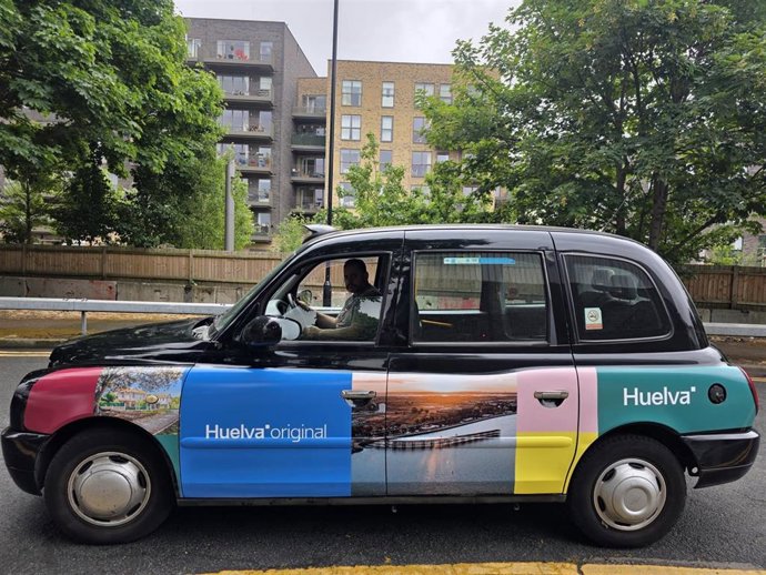 Publicidad de Huelva en un taxi inglés.