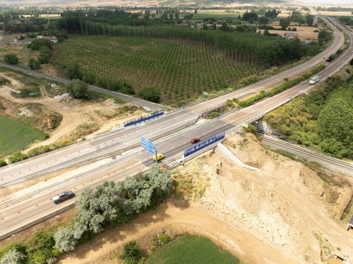 Imágenes de los trabajos de plataforma del subtramo Palencia Norte-Amusco en su intersección con la autovía A-65 Palencia-Benavente