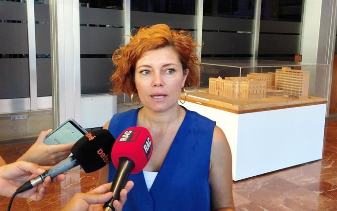 La líder de ERC en el Ayuntamiento de Barcelona, Elisenda Alamany, atiende a los medios este martes.