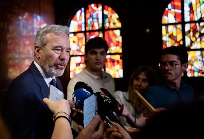El presidente del Gobierno de Aragón, Jorge Azcón, ha asistido al debate sobre el estado de la ciudad.