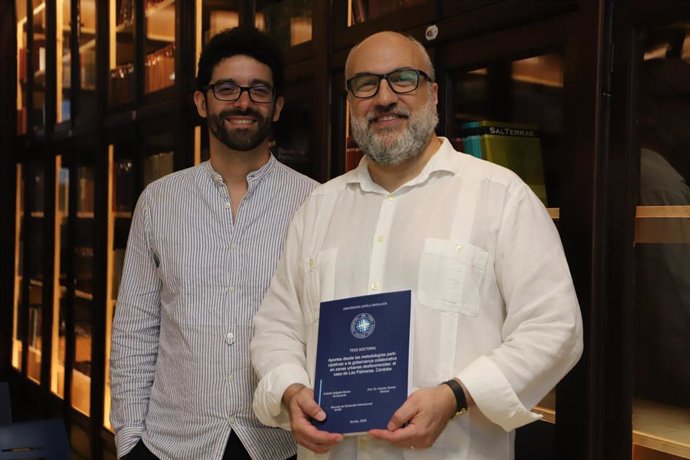 Antonio Delgado Baena muestra su tesis doctoral.