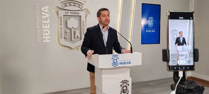 El portavoz del PSOE en el Ayuntamiento de Huelva, Francisco Baluffo.